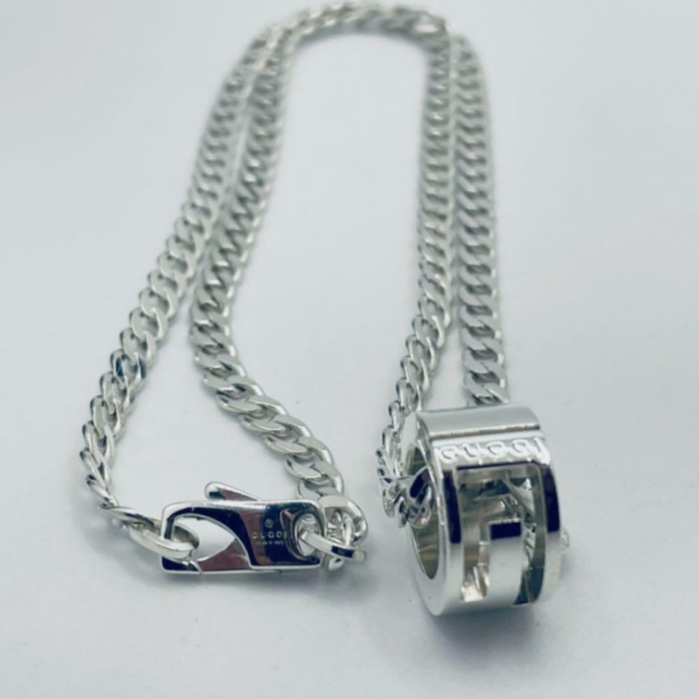 Gucci G ring Cut out Necklace - Picture 2 of 2